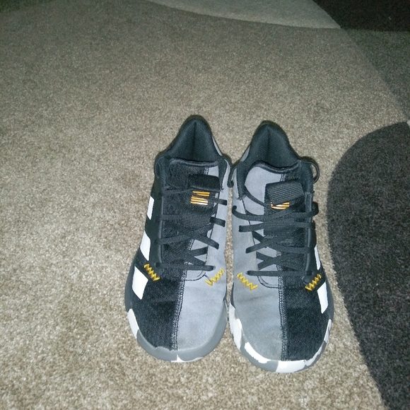 boys adidas tennis shoes